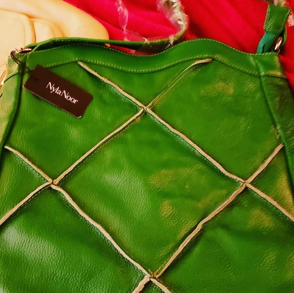 Purse - Picture 1 of 1